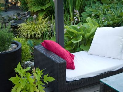 Sofy ogrodowe - wybierz idealny mebel do swojej przestrzeni zewnętrznej
